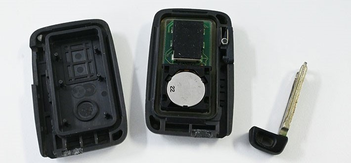 実際にスマートキーを分解して電池交換をしよう